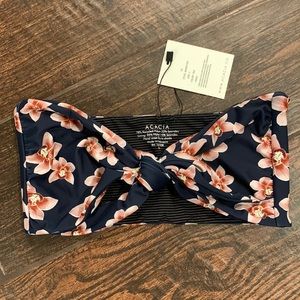BNWT Acacia Baker Top